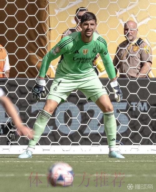 库尔图瓦谈阿拉巴送点:那是支撑手 我认为他没看到球 库尔图瓦谈阿拉巴送点:那是支撑手 我认为他没看到球